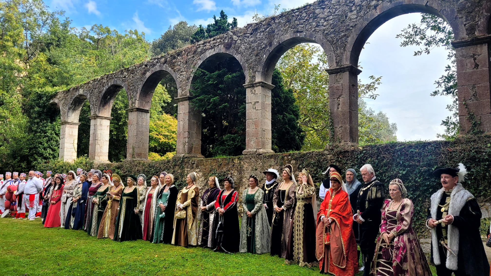 Parte del espectacular séquito que acompañó al príncipe en el Convento de San Luís.