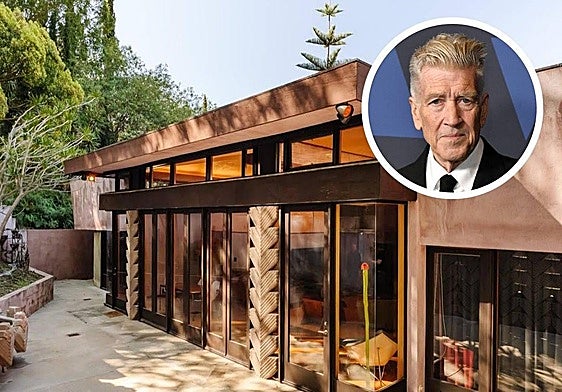La histórica residencia de David Lynch en Hollywood Hills, con su característico diseño brutalista y elementos de hormigón en zig zag, acaba de salir al mercado por 13 millones de euros.