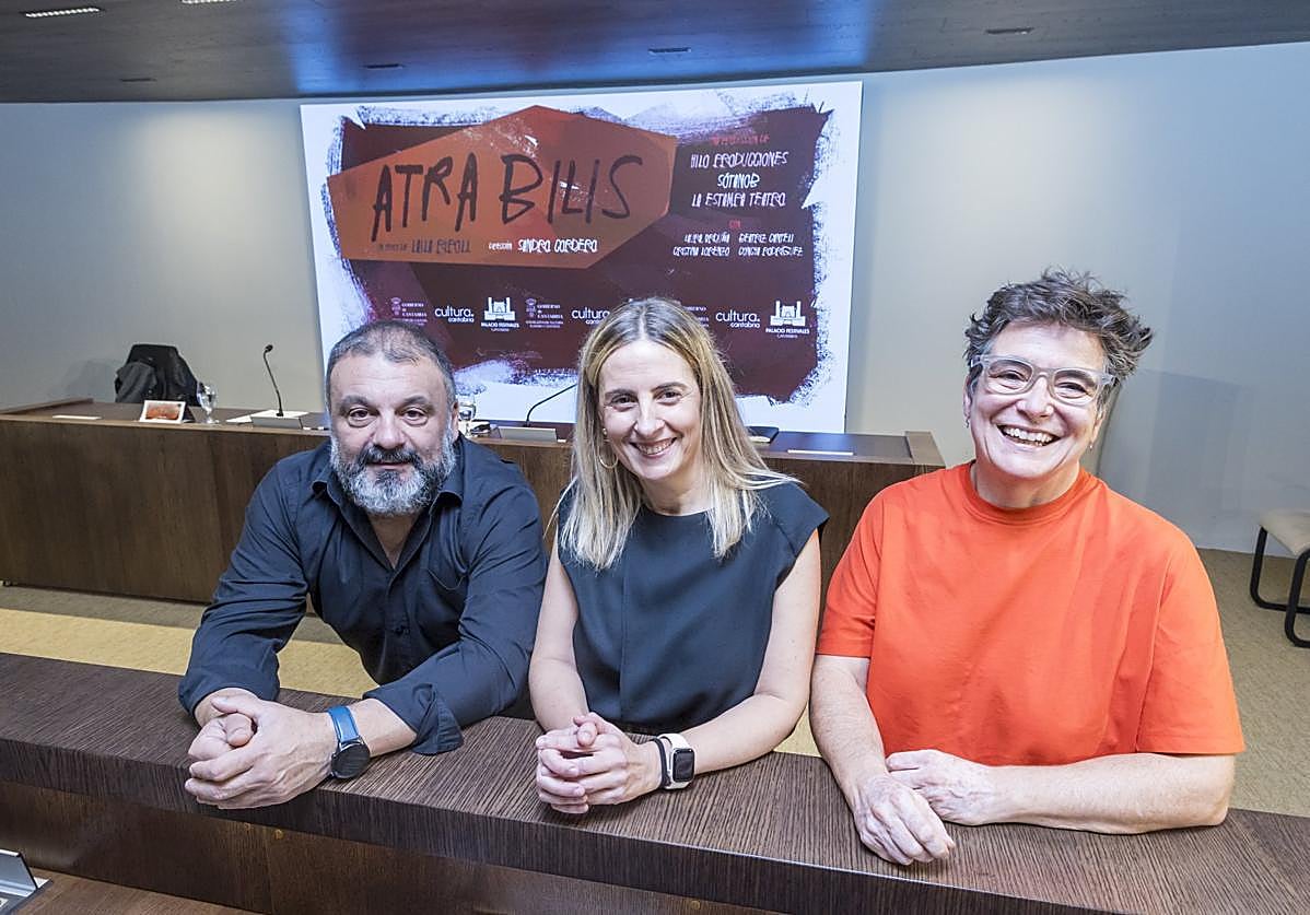 Sandro Cordero, Isabel Ibarra y Begoña García presentaron la obra en el Palacio de Festivales.
