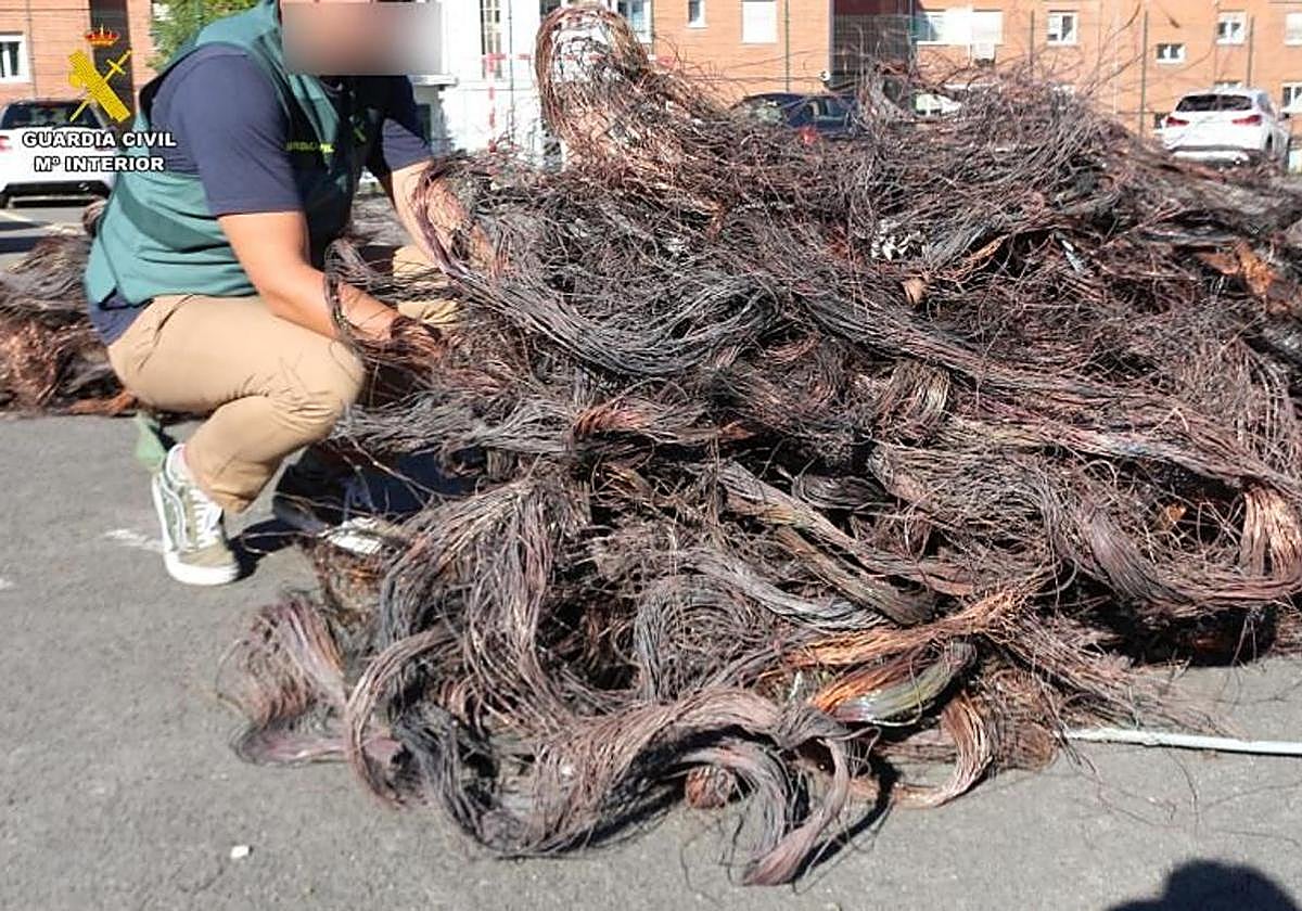 Cableado de cobre incautado en otra operación policial.