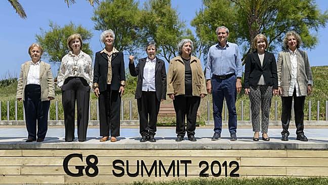 Imagen después - A la izquierda, los líderes de la cumbre del G8. A la derecha, Lideresas G8.