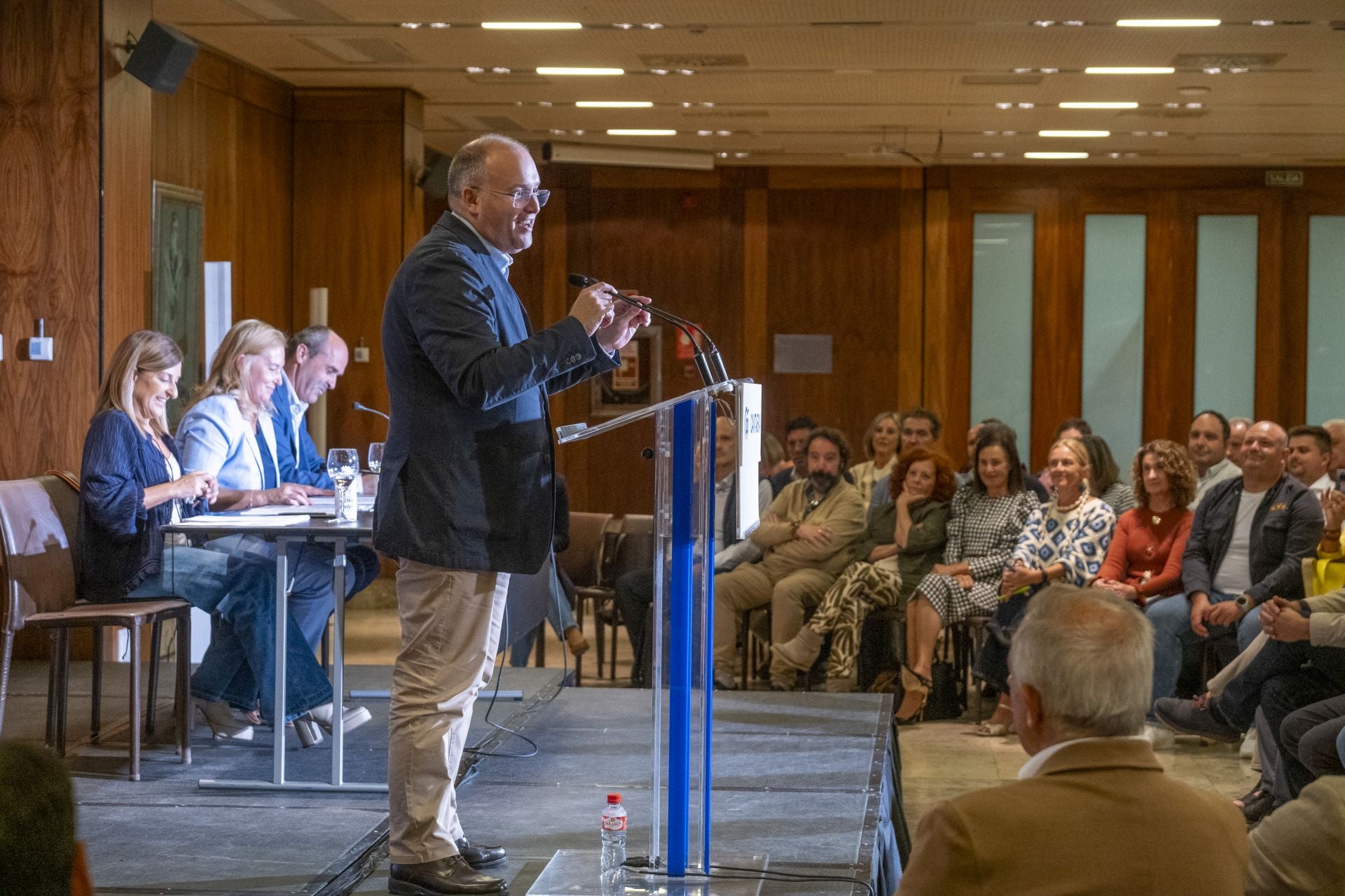 El número dos de Feijóo arremetió contra Sánchez y la corrupción del PSOE desde Santander.