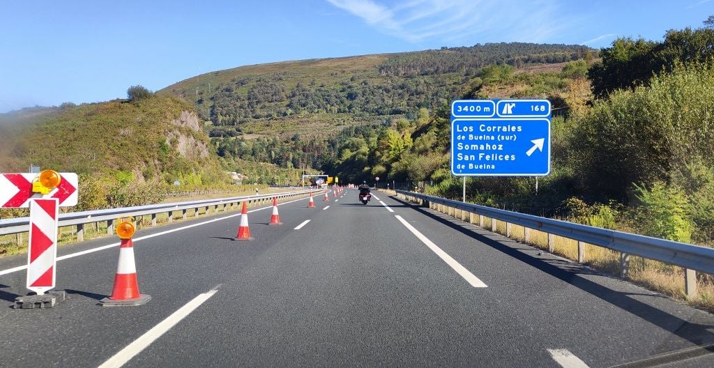 Corte de un carril antes de la entrada del túnel de Gedo en sentido Santander.