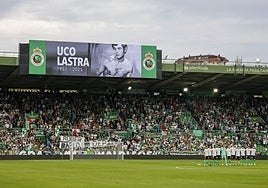 Grada Norte de los Campos de Sport, en el minuto de silencio por el fallecimiento de Uco Lastra, previo al partido frente al Andorra.