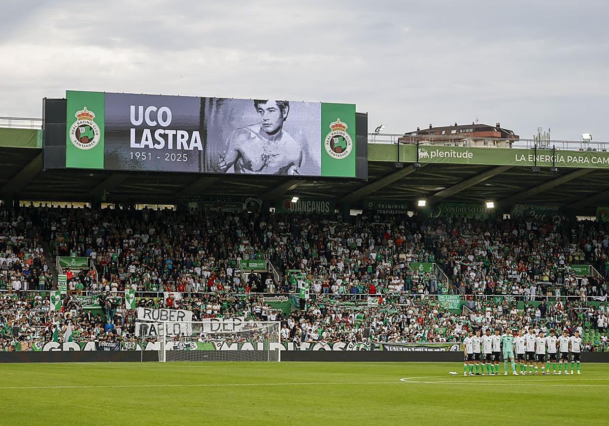 Grada Norte de los Campos de Sport, en el minuto de silencio por el fallecimiento de Uco Lastra, previo al partido frente al Andorra.