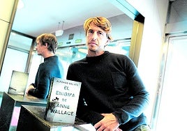 Alfonso Del Río con su nueva novela en la que sitúa a los lectores en los Premios Príncipe de Asturias de 1987.