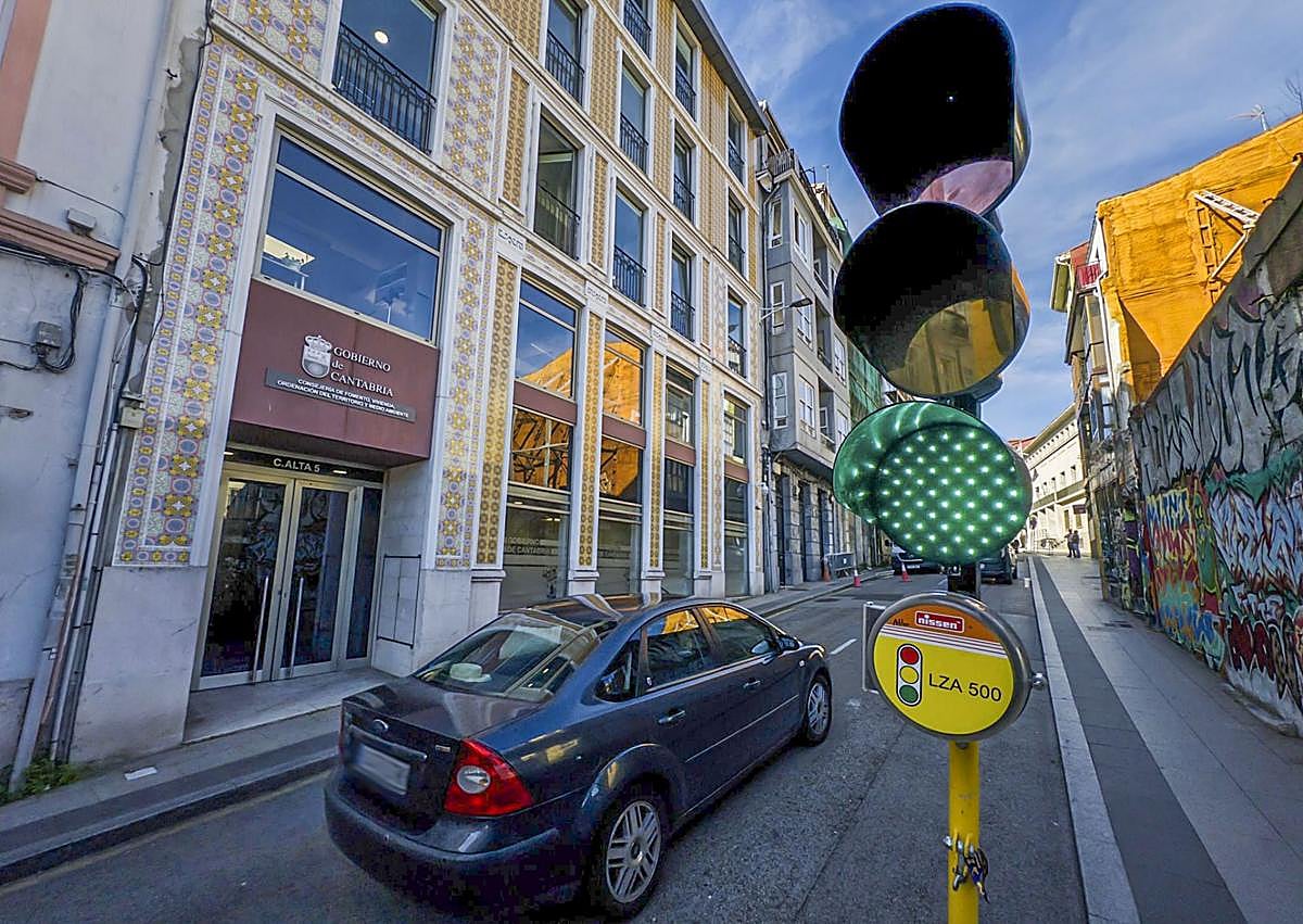 Imagen secundaria 1 - El derribo de dos edificios en El Cabildo, primer paso para acabar con el abandono del barrio