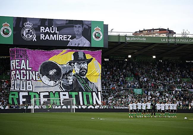 La Gradona exhibió un tifo y se guardó un minuto de silencio por el recientemente fallecido Raúl Ramírez.