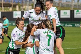 Las verdiblancas celebran uno de sus tantos.