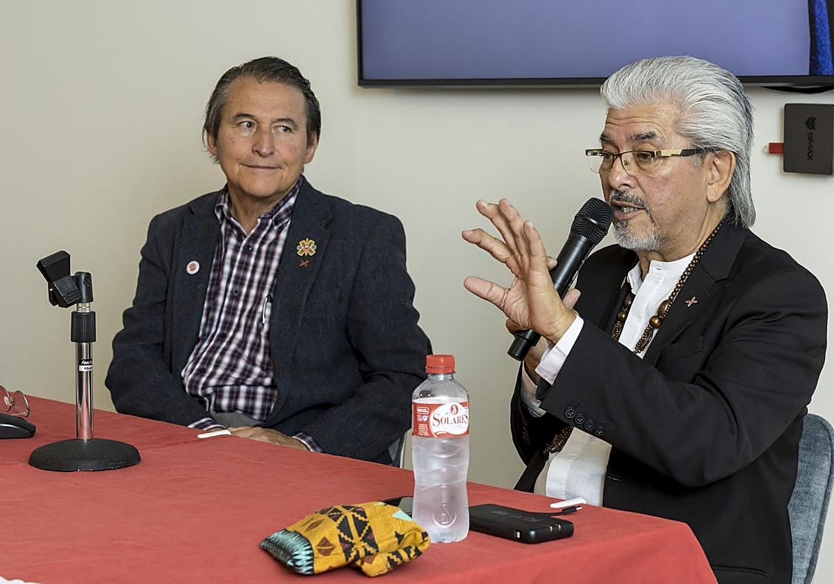 Desde la izquierda Carrera y Borrego durante el encuentro.