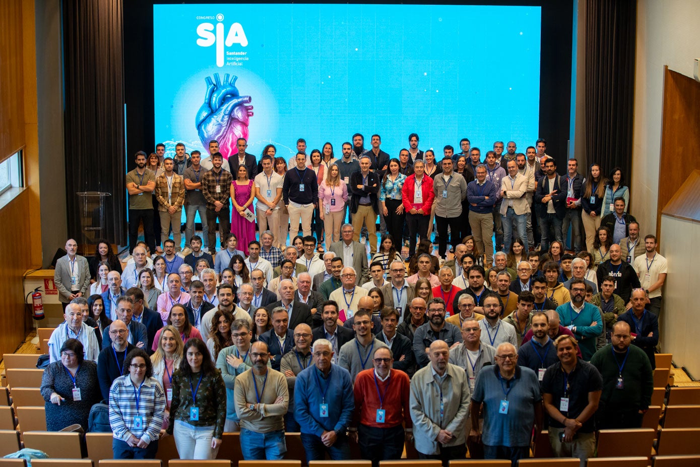 Foto de familia de ponentes y participantes en el congreso Santander Inteligencia Artificial (SIA).