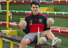 Raúl Zurita, autor de tres emboques en la misma tirada.