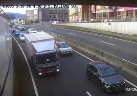 Colas en la S-10 en sentido Santander.