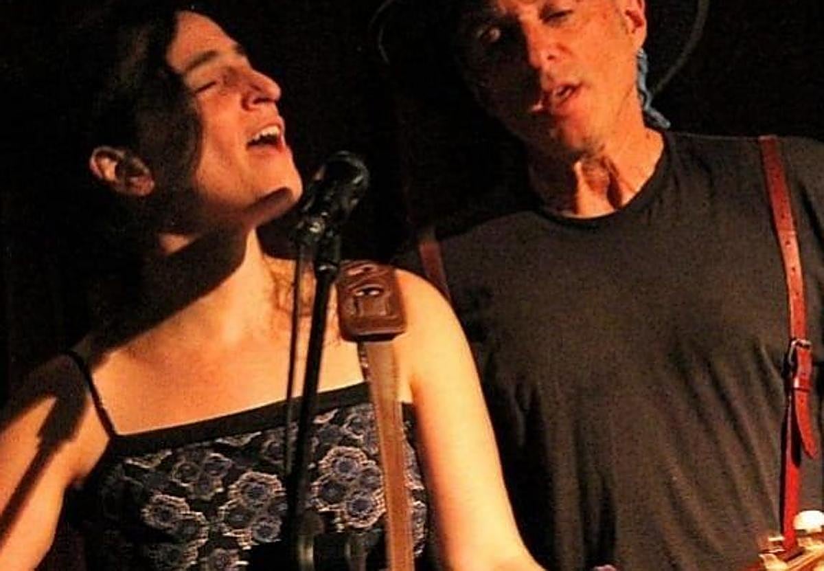 Dan Bern y Orit Shimoni, cita en El Almacén de Little Bobby, dentro de las Cajas de Música
