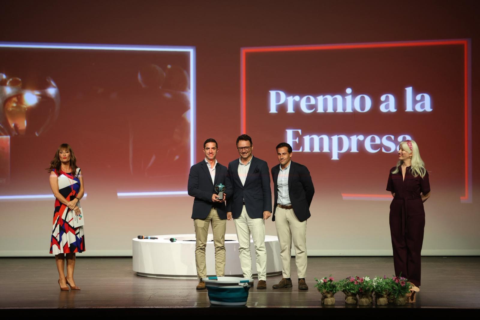 El premio en la categoría de Empresa lo ha recibido Conservas Arlequín, empresa familiar con más de cien años de historia, por su apoyo activo a Ascasam-Salud Mental Cantabria.