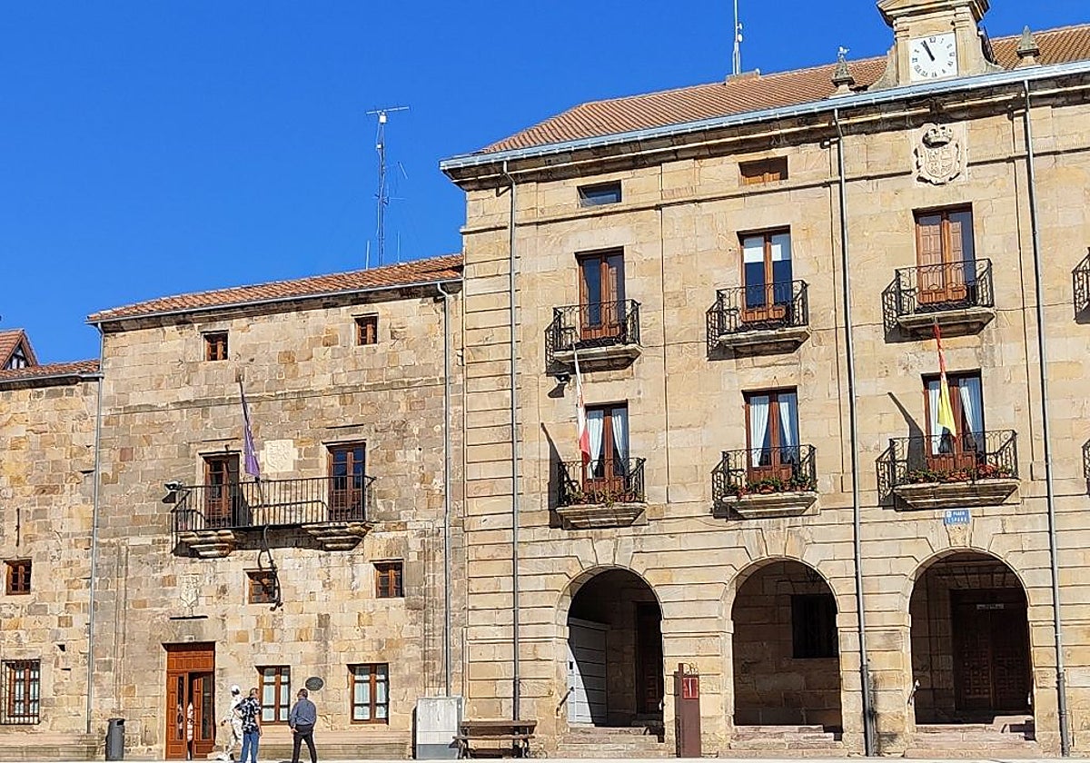Ayuntamiento y sede de la Jefatura de la Policía Local de Reinosa.