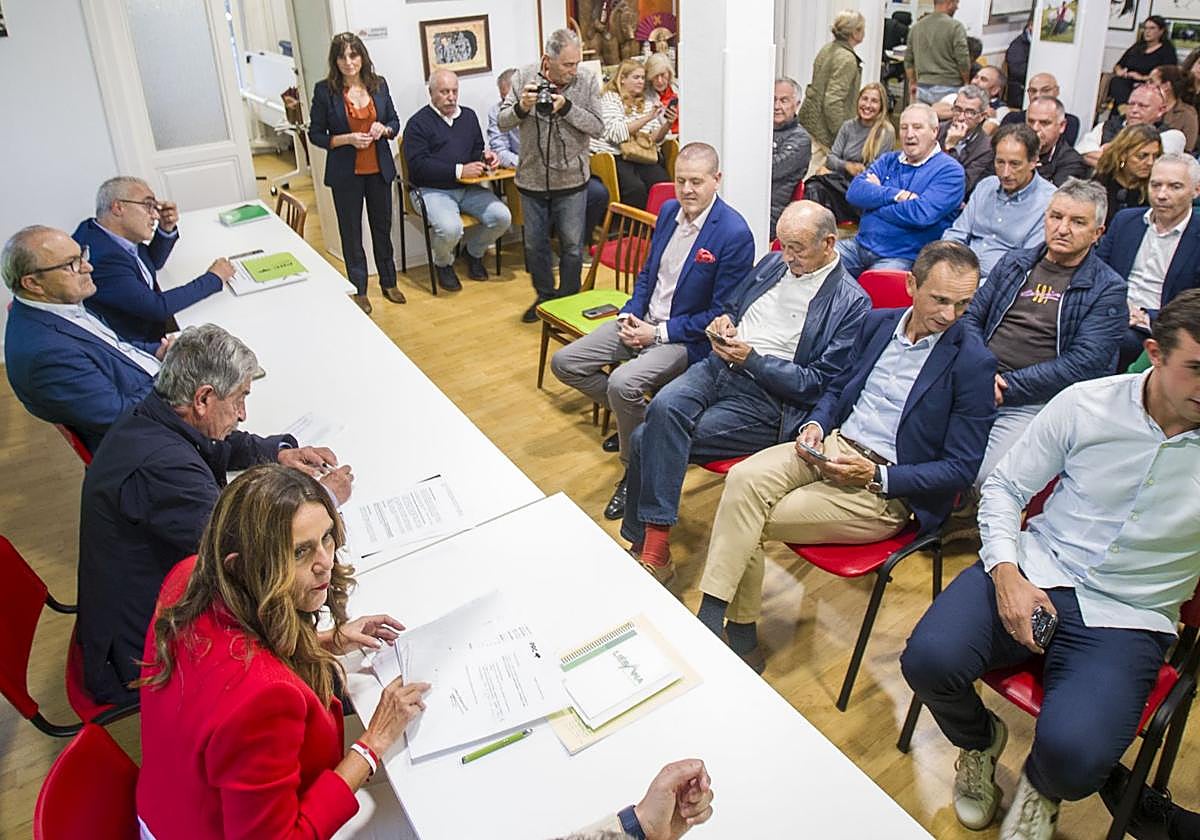 Pedro Hernando, Javier López Marcano, Miguel Ángel Revilla y Paula Fernández, este jueves, en la Ejecutiva del PRC celebrada en Santander.