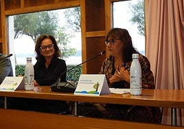 Marga Rojo, concejala de Medio Ambiente y Asunción Ruiz, directora ejecutiva de Seo-BirdLife durante las jornadas.