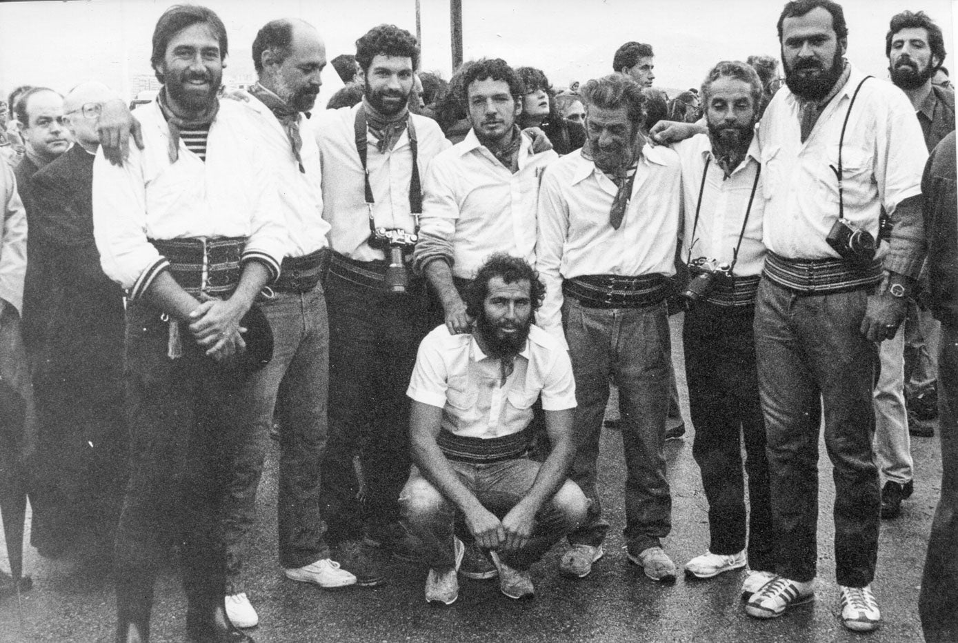 Parte de la tripulación en el regreso de la embarcación a Santoña.