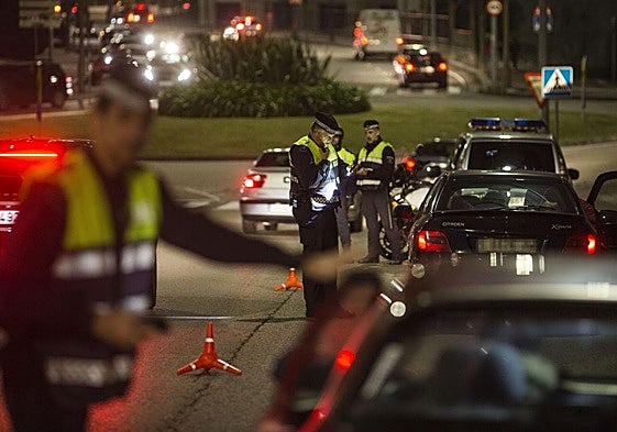 Un control de alcoholemia efectuado por la Policía Local de Santander.