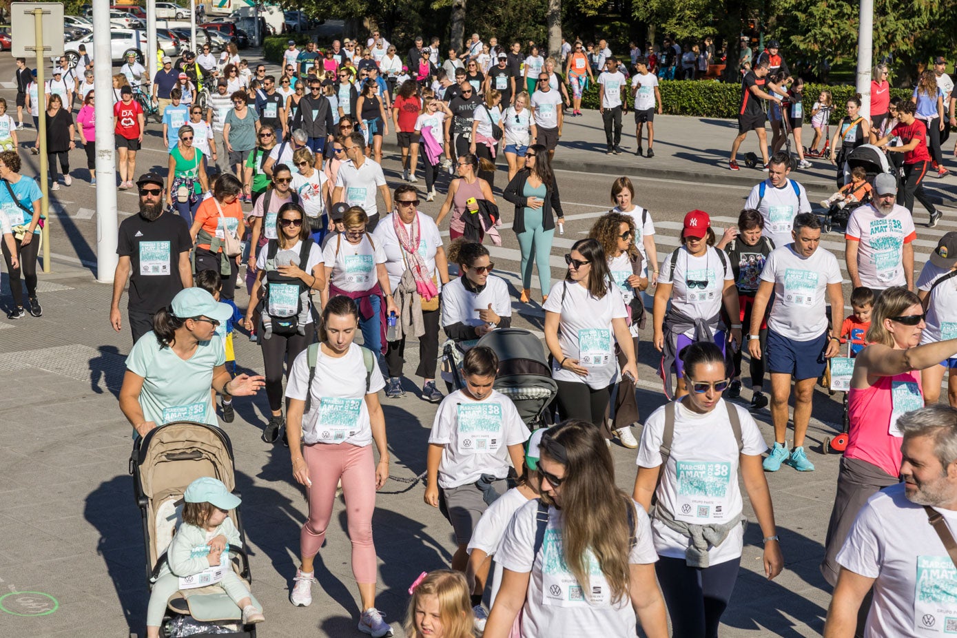 En la marcha había familias, grupos de amigos, personas en solitario y gente de todas las edades: desde los más pequeños a los mayores.