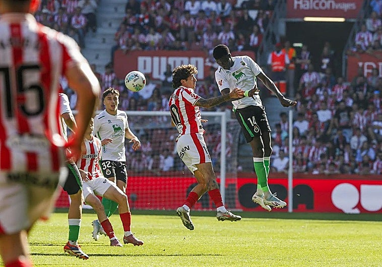 El Racing se mide al Sporting en El Molinón.