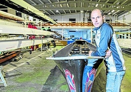 Borja Gómez, apoyado sobre 'La Pedreñera'.