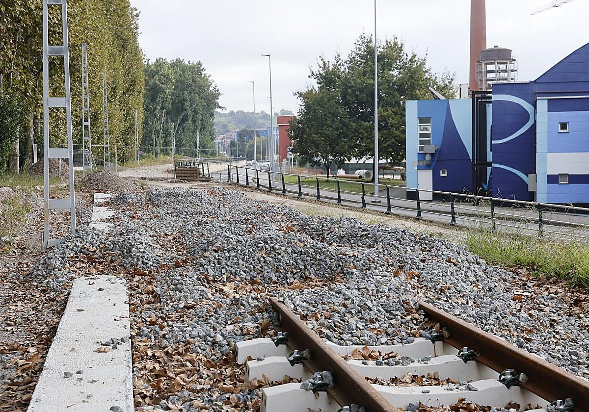 Obra de la vía auxiliar, a su paso por la zona de La Lechera.