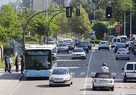 El hombre se colocaba en mitad de la calzada en la Avenida de los Castros para interrumpir el tráfico.