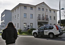 Fachada principal del Ayuntamiento de Noja.