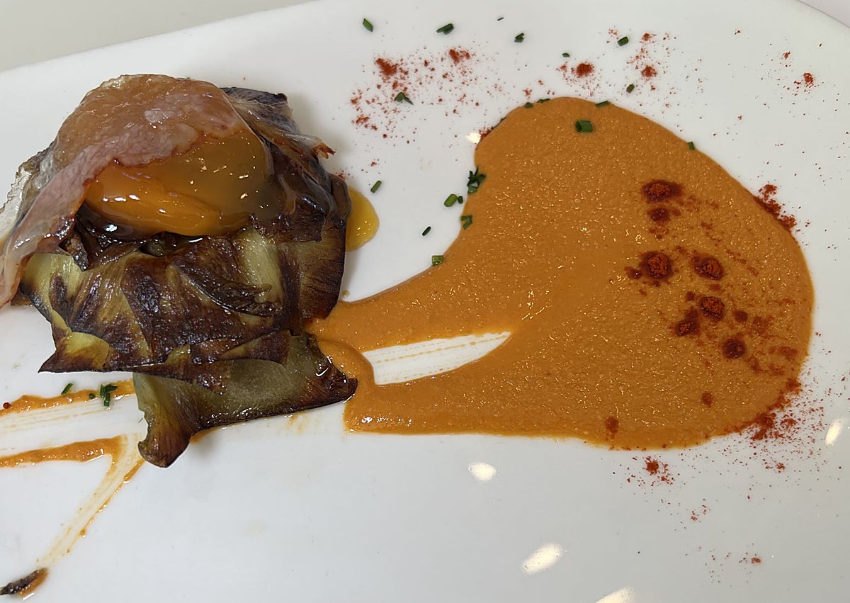 Imagen secundaria 1 - Salmorejo y pescados ahumados; alcachofa con yema y romesco; ostra en tempura.