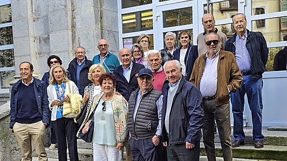 Un reencuentro 63 años después de compartir aula en Santoña