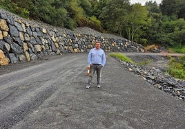 El pedáneo de Seña en la carretera que conduce a la pedanía.