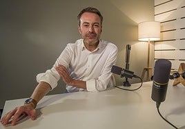 Jesús Mazón, en el estudio de El Diario Montañés donde grabará las entrevistas que se emitirán en la web de El Diario Montañés.