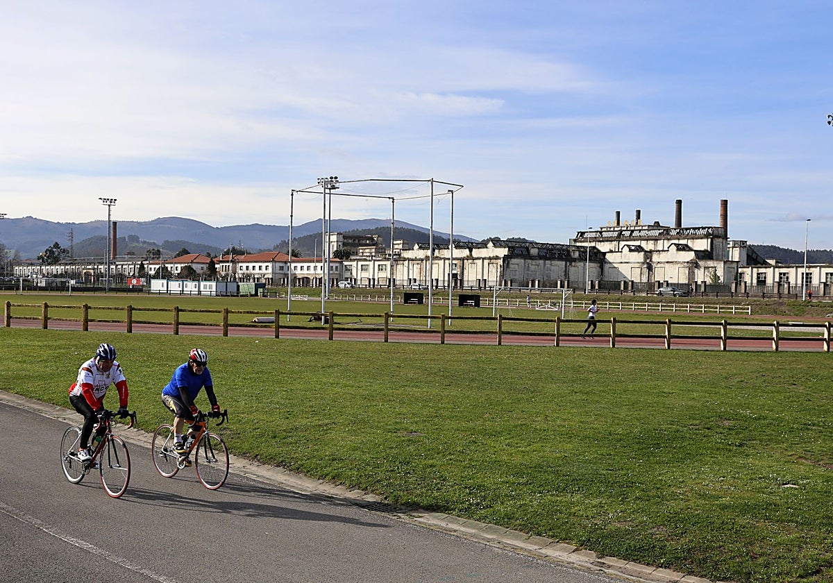 Complejo deportivo Óscar Freire, con la pista de atletismo al fondo.