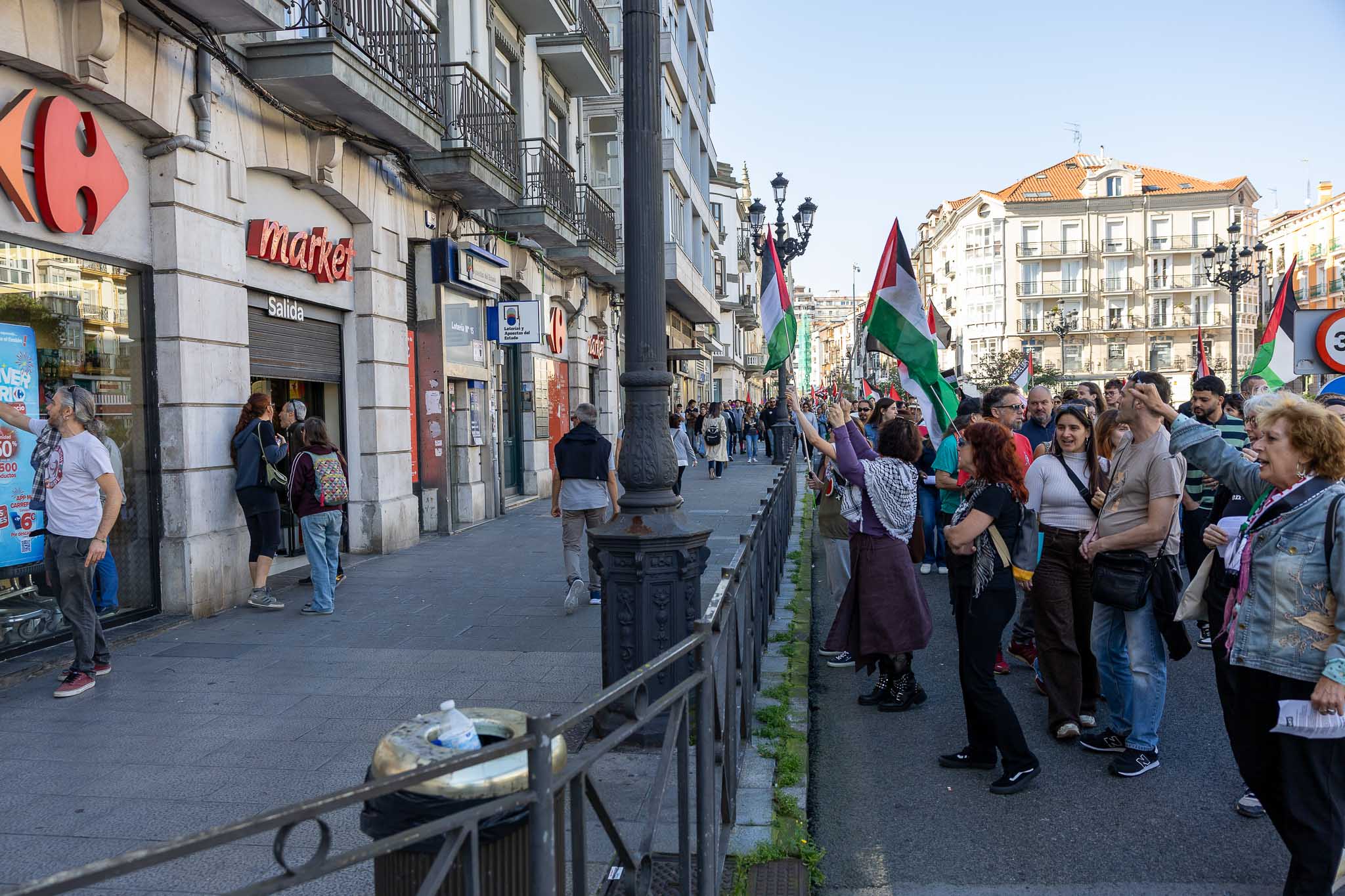 Realizaron dos sentadas, una junto al túnel de Pasaje de Peña y otra, frente al Consistorio.