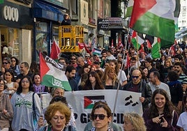 Alrededor de 300 manifestantes mostraron este mediodía su solidaridad con el pueblo palestino en Santander.