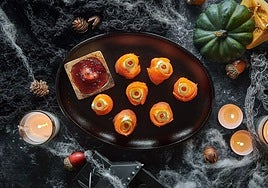 Nuestra receta de ojos de salmón da mucho miedo pero también es muy elegante.