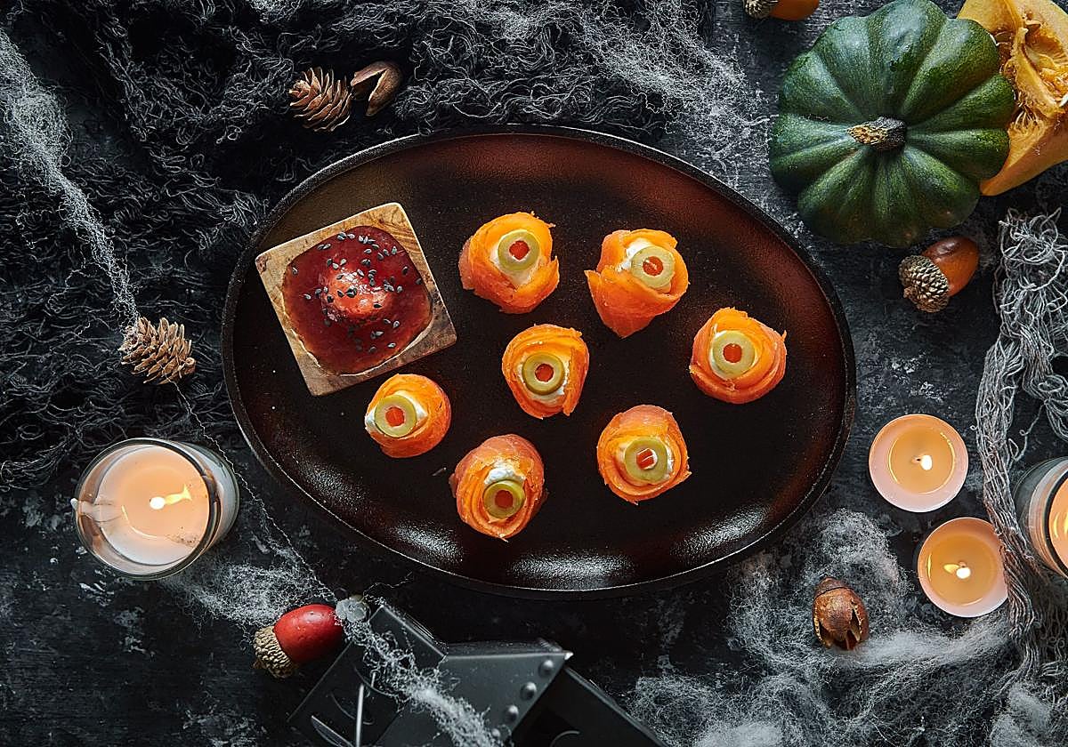 Nuestra receta de ojos de salmón da mucho miedo pero también es muy elegante.