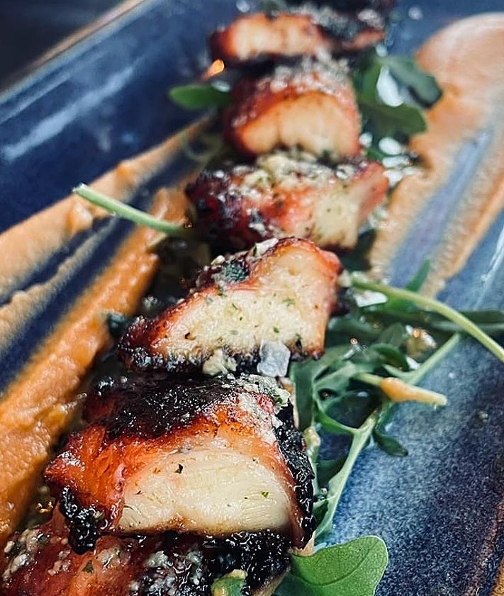 Imagen secundaria 2 - Foccacia con anchoas de Santoña, pizza frutti di mare y pulpo 'alla griglia'. 