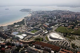 Vista aérea del Sardinero, el espacio que comprende todo el terreno que va desde La Magdalena hasta Mataleñas.
