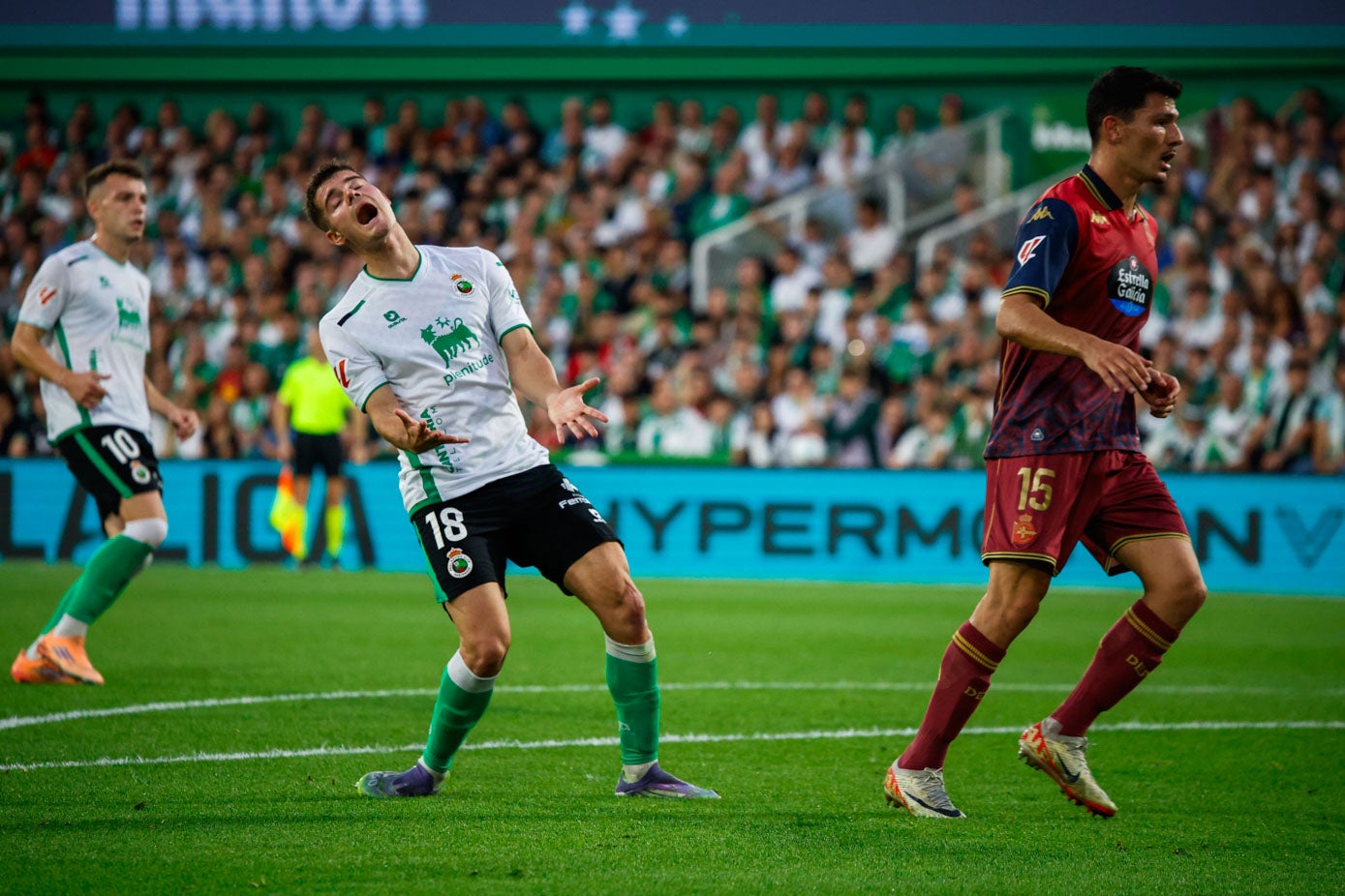 Peio Canales se lamenta de una ocasión perdida.