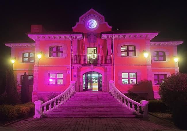 El Ayuntamiento se iluminó en rosa