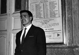Ricardo López Aranda en el estreno de una obra en los 60.