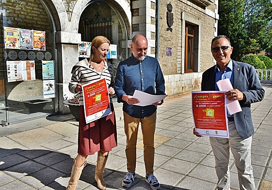 Esther Mendiguchía, Germán Arce y Salvador Victorino en la presentación de la campaña.