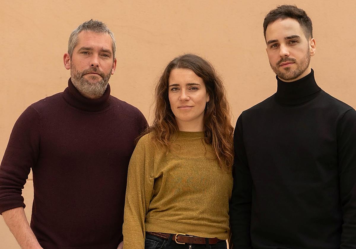 Imagen principal - El ensemble El Gran Teatro del Mundo protagoniza un concierto participativo en la imagen de arriba y La Niña en música abierta, 