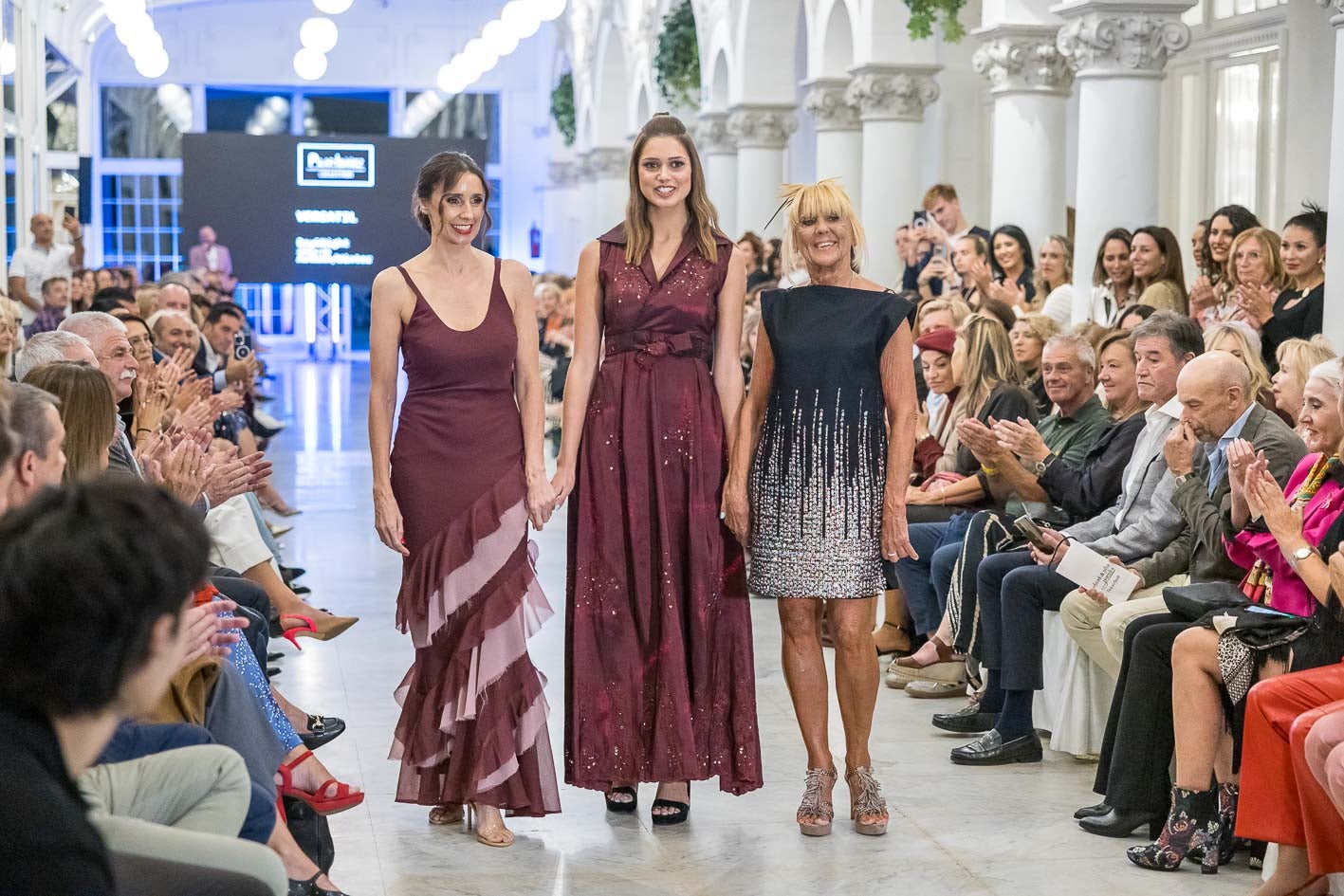 Elsa González, Abbie Potter y Reyes Vázquez. Tres generaciones que quisieron sumarse a la pasarela de mujeres reales. Reyes es la madre de Elsa y abuela de Abbie.
