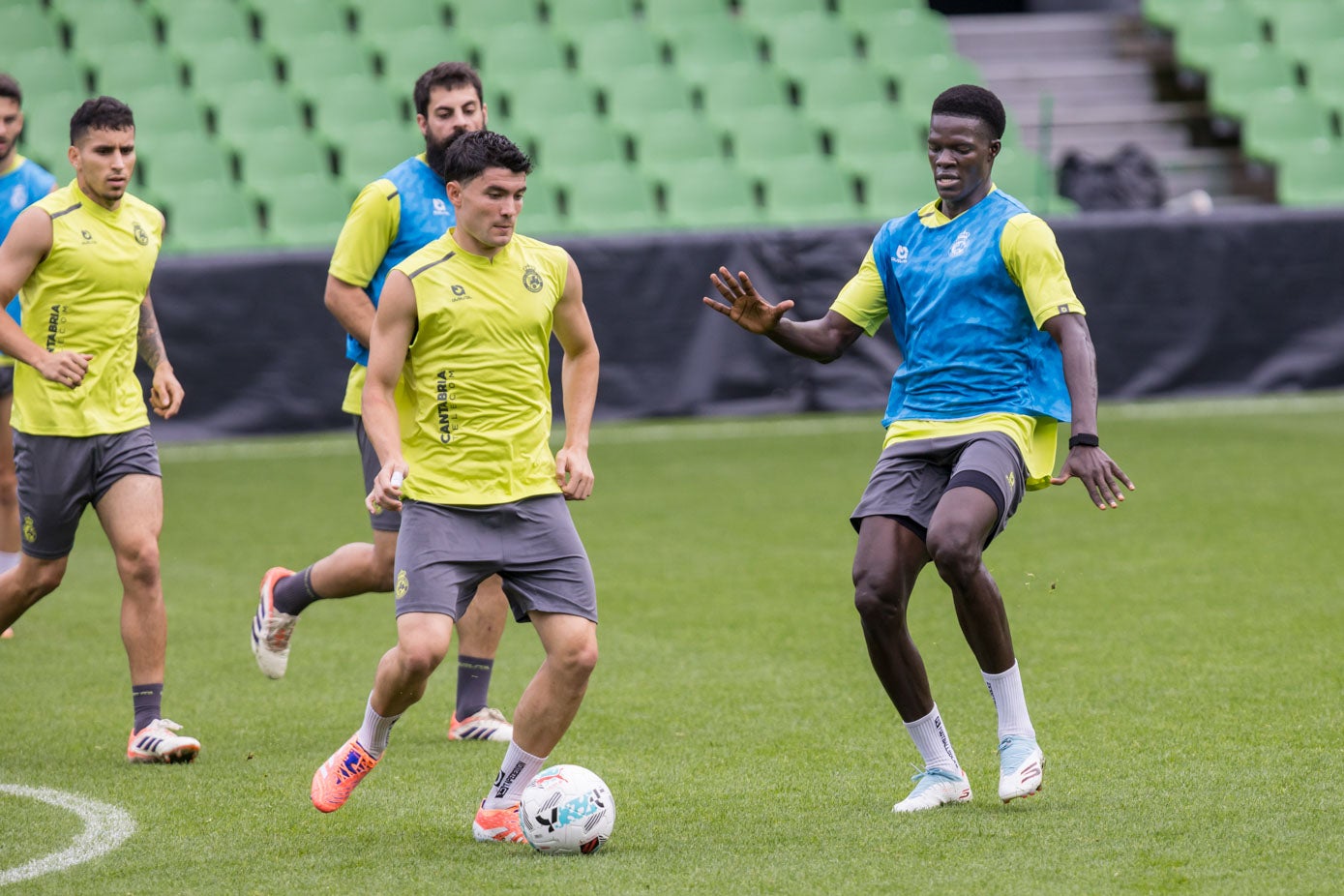 Aldasoro y Maguette. Detrás, Villalibre.