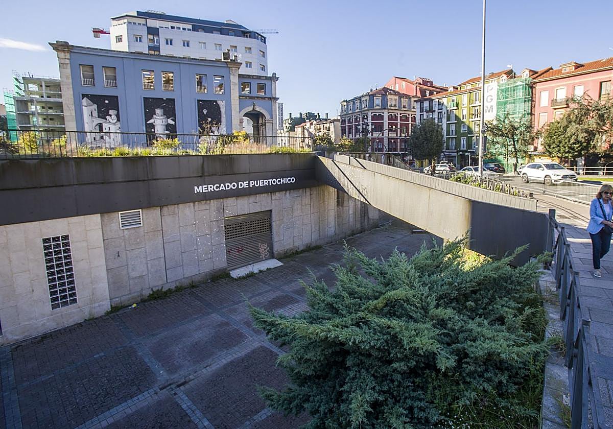 El Mercado de Puertochico, en Santander, donde se pretende abrir un McDonald's.