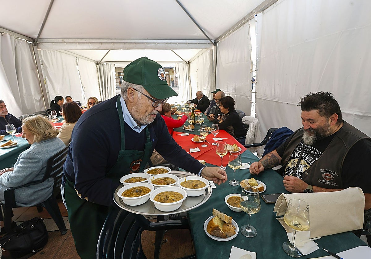 Una de las catas celebradas el año pasado en la plaza Baldomero Iglesias, en el marco de la Semana del Cocido.